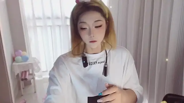 美女hotgirl0111在线直播