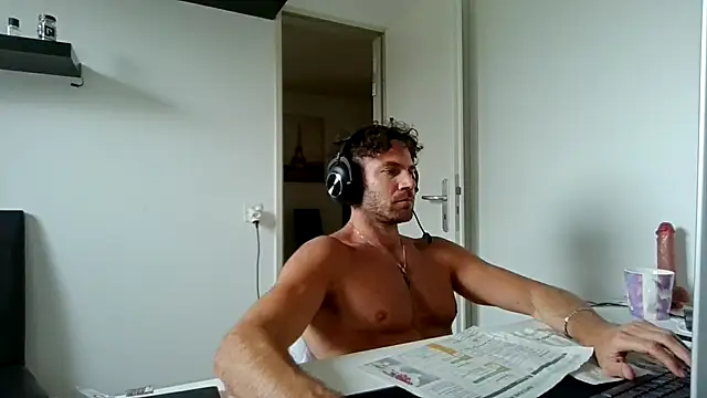 alpha-hunk - Alpha-hunk's free webcam - UK Sex Cams