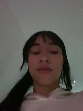 Alahia_pink_ webcam