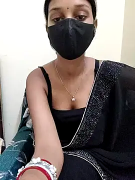 Webcam Model (MAYA_BED_GIRL) is live