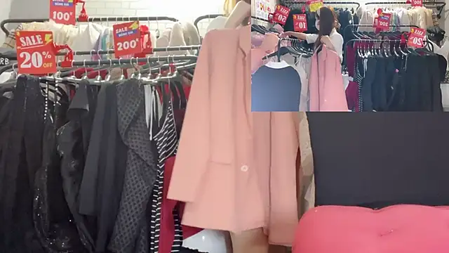 Larissa-Closet webcam