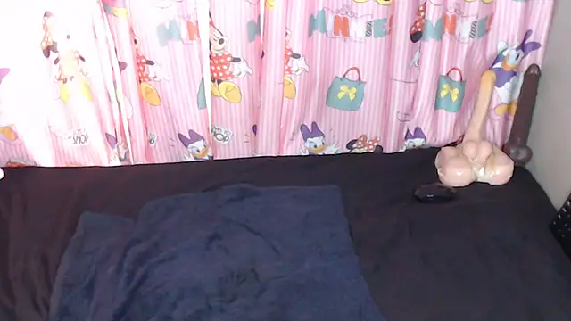 TrishahXo webcam
