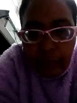 sexymomsn webcam