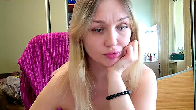 Hotty_Evochka webcam