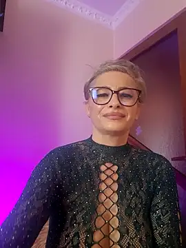 Webcam Model (LunaBlaise)  is live.Free join now!