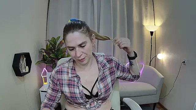 TessaDaybreak webcam