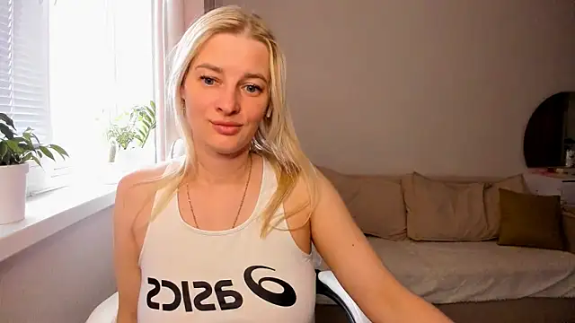 THE_GOLDEN_WOMAN webcam