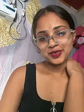 Naina11100 live sex cam