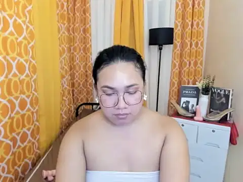 TsUncutKaren webcam