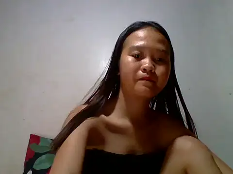 Yourlilpinayy webcam