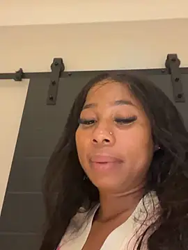 CurvyDesire1 webcam