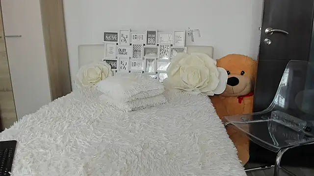 sweetemy4u - Sweetemy4u's free webcam - UK Sex Cams