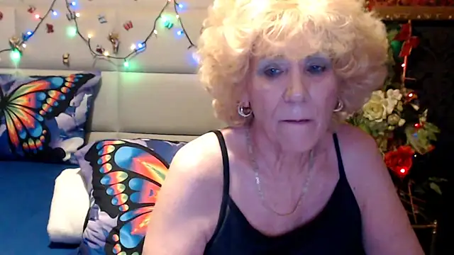 HappyWomanOn webcam