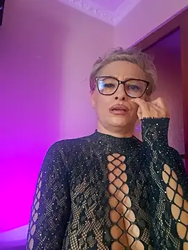 Webcam Model (LunaBlaise)  is live.Free join now!