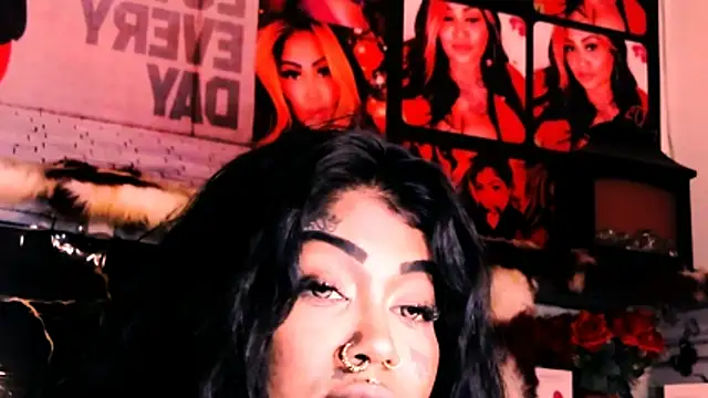 indian_dreamgirl webcam