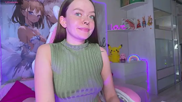 cheekysashacharm - CheekySashaCharm's free webcam - UK Sex Cams