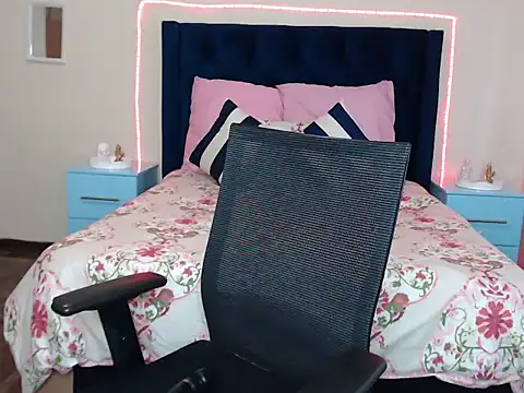 QUEENMANDYY webcam