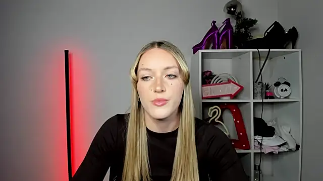 EvelynBlond webcam