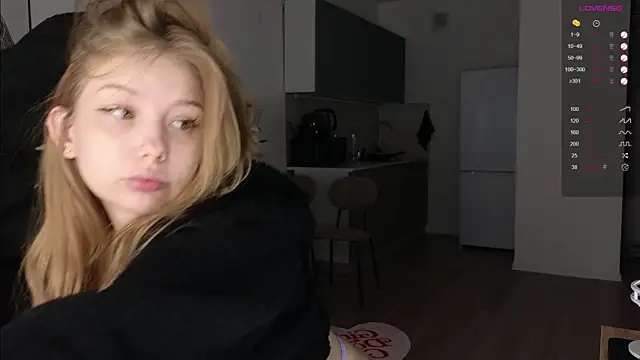 Sakura_Moore webcam