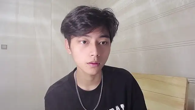 xx-xiuxiu (M twink) - 脱衣服只剩内裤