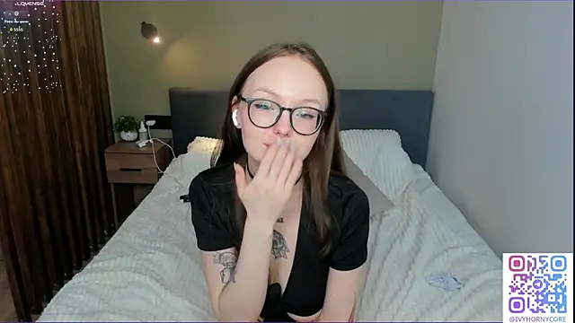 IvyHornyCoree webcam