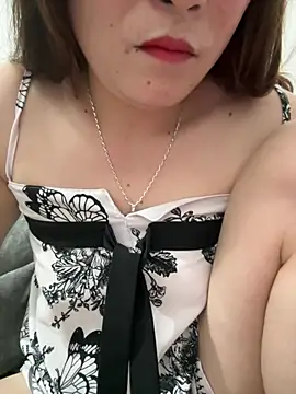 Webcam Model (-Habin-)  is live.Free join now!