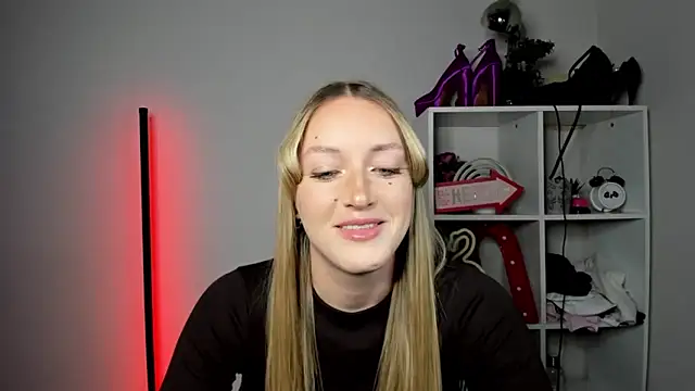 EvelynBlond webcam
