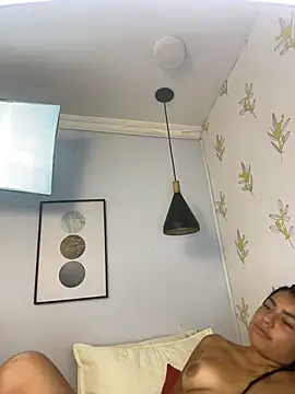 Laia_white webcam