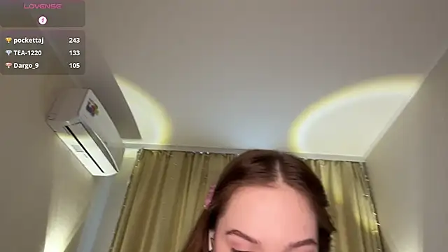 nguyethankey (F teen) - Missionary pose on bed and masturbate  !