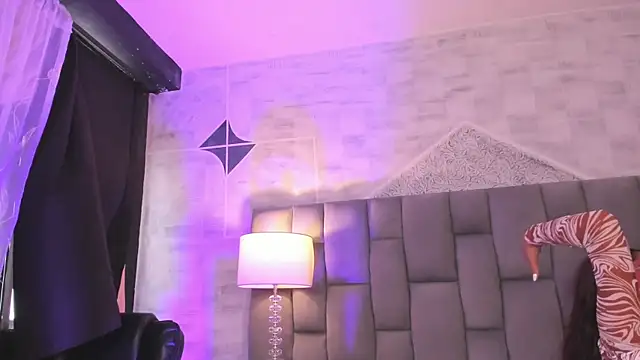 CarolineFyre webcam