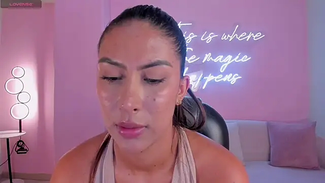 ArianaDumont webcam
