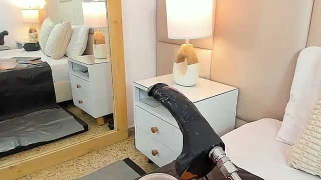 AntoniaRoss_ webcam