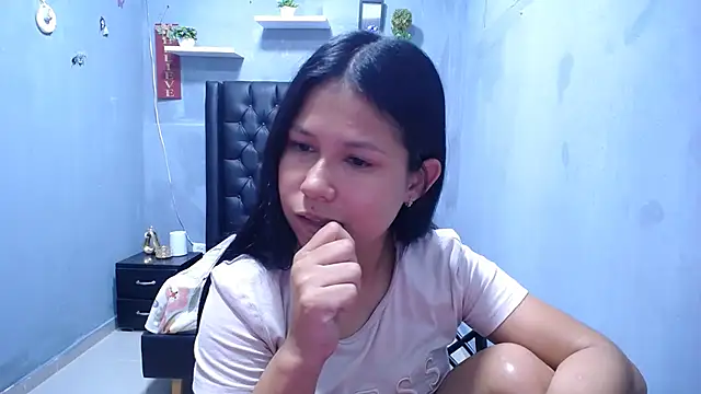 Letty_Plugxo webcam