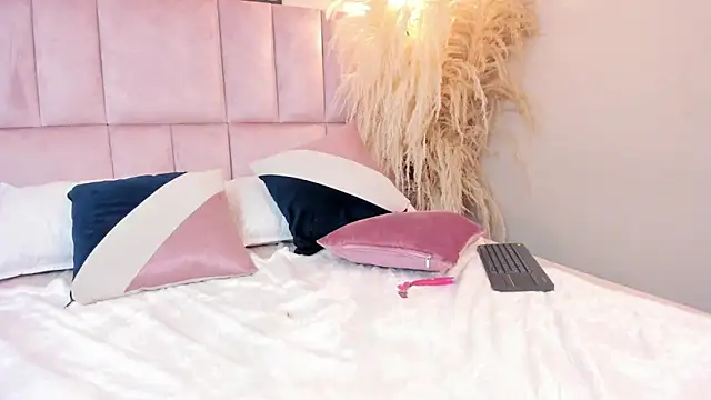 emy_rivers_