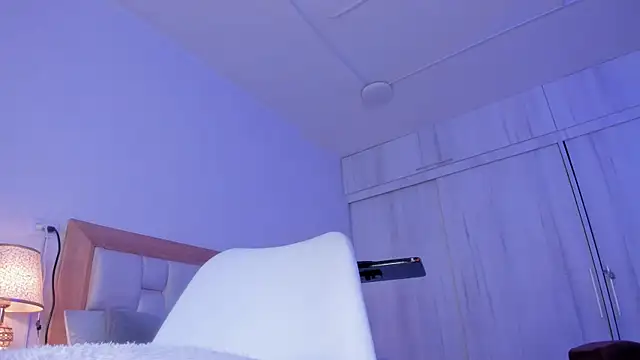 mia_hank