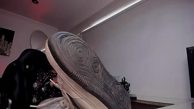 Meghan320 webcam
