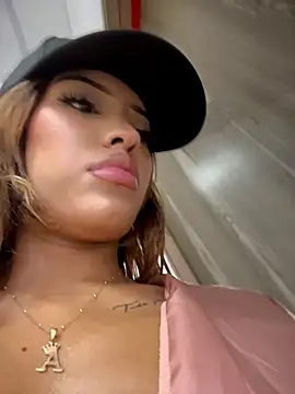 MystiqueXXX webcam