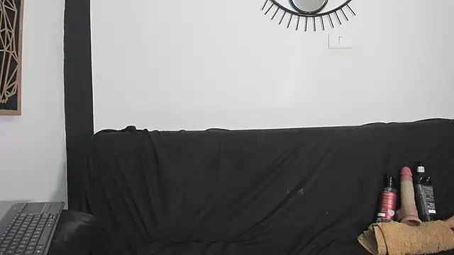 EmilyGomezLS webcam