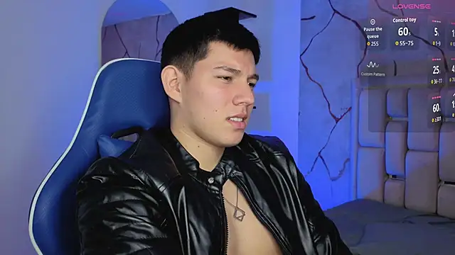 jamescr_ (M twink) - Ready to play with my hard bulge?