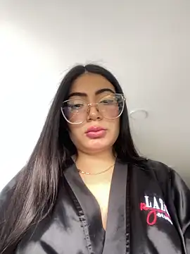 Webcam Model (Mia_222)  is live.Free join now!