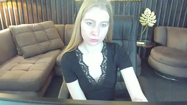 Alina_Blonde webcam