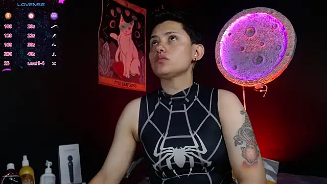 girl_intense444 webcam