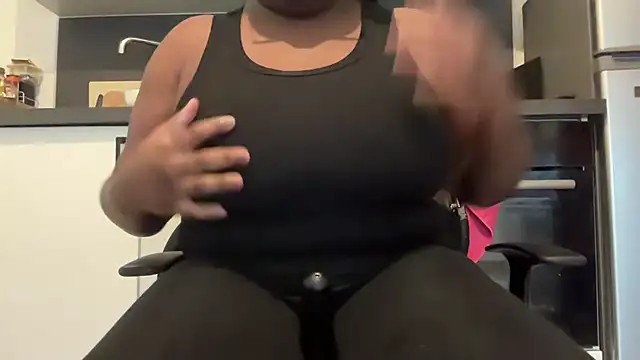 nanaisbackk webcam