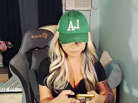SexxyTsLoverr webcam