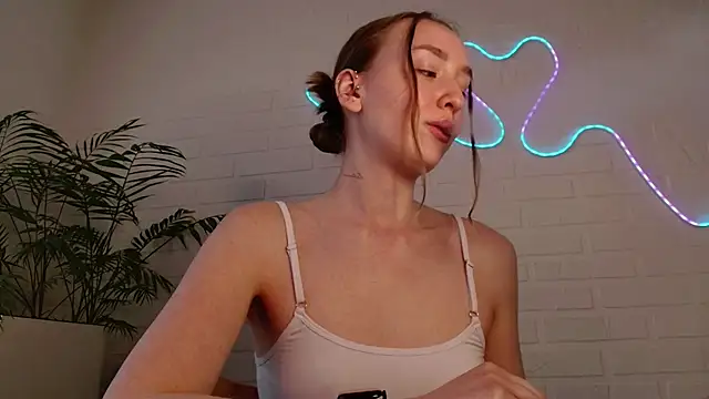 WhitePrincessLuna webcam
