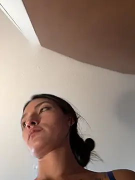 MiaKane99 webcam