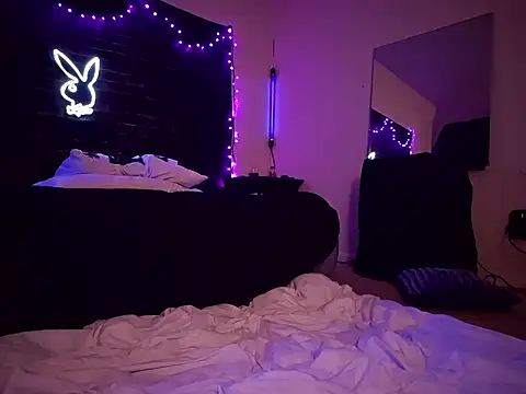 SexyAssPosingGuy webcam