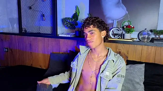AlanCutee webcam