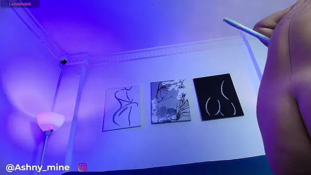 Ashnikko___ webcam