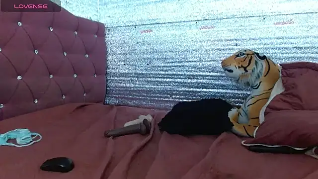 EMILY-NESSA webcam